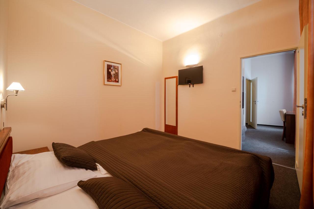 Hotel Grand Uherske Hradiste Luaran gambar