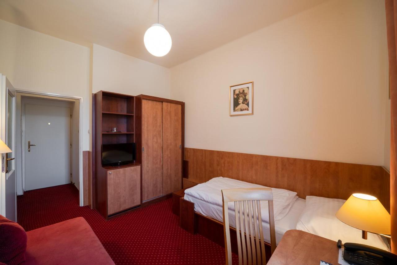 Hotel Grand Uherske Hradiste Luaran gambar