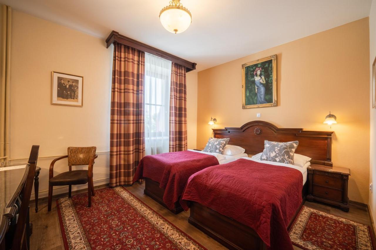 Hotel Grand Uherske Hradiste Luaran gambar