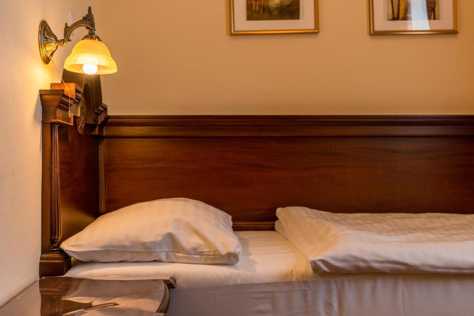 Hotel Grand Uherske Hradiste Luaran gambar