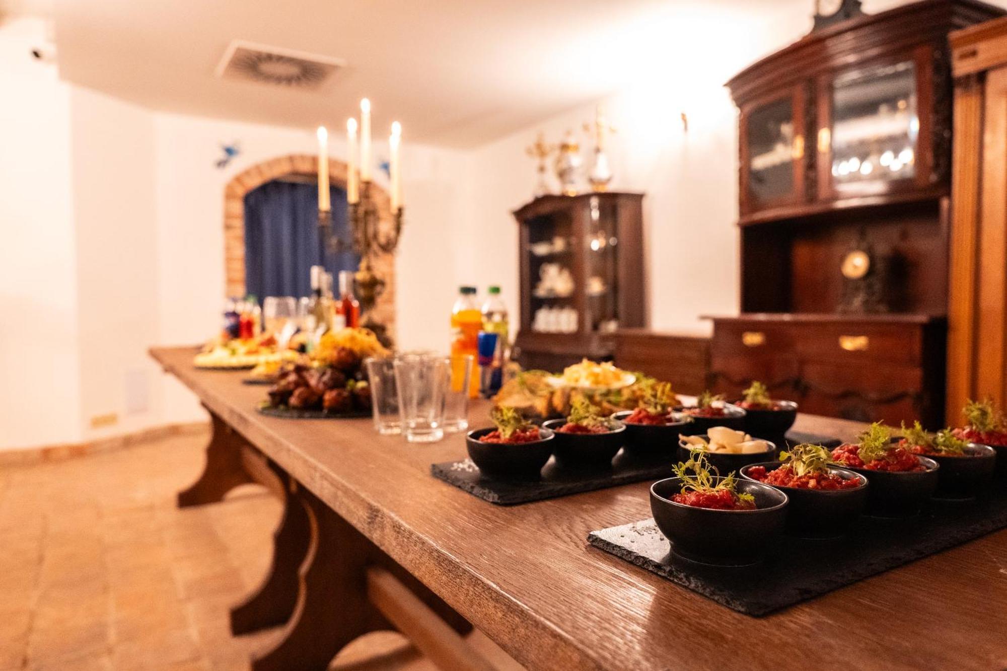 Hotel Grand Uherske Hradiste Luaran gambar