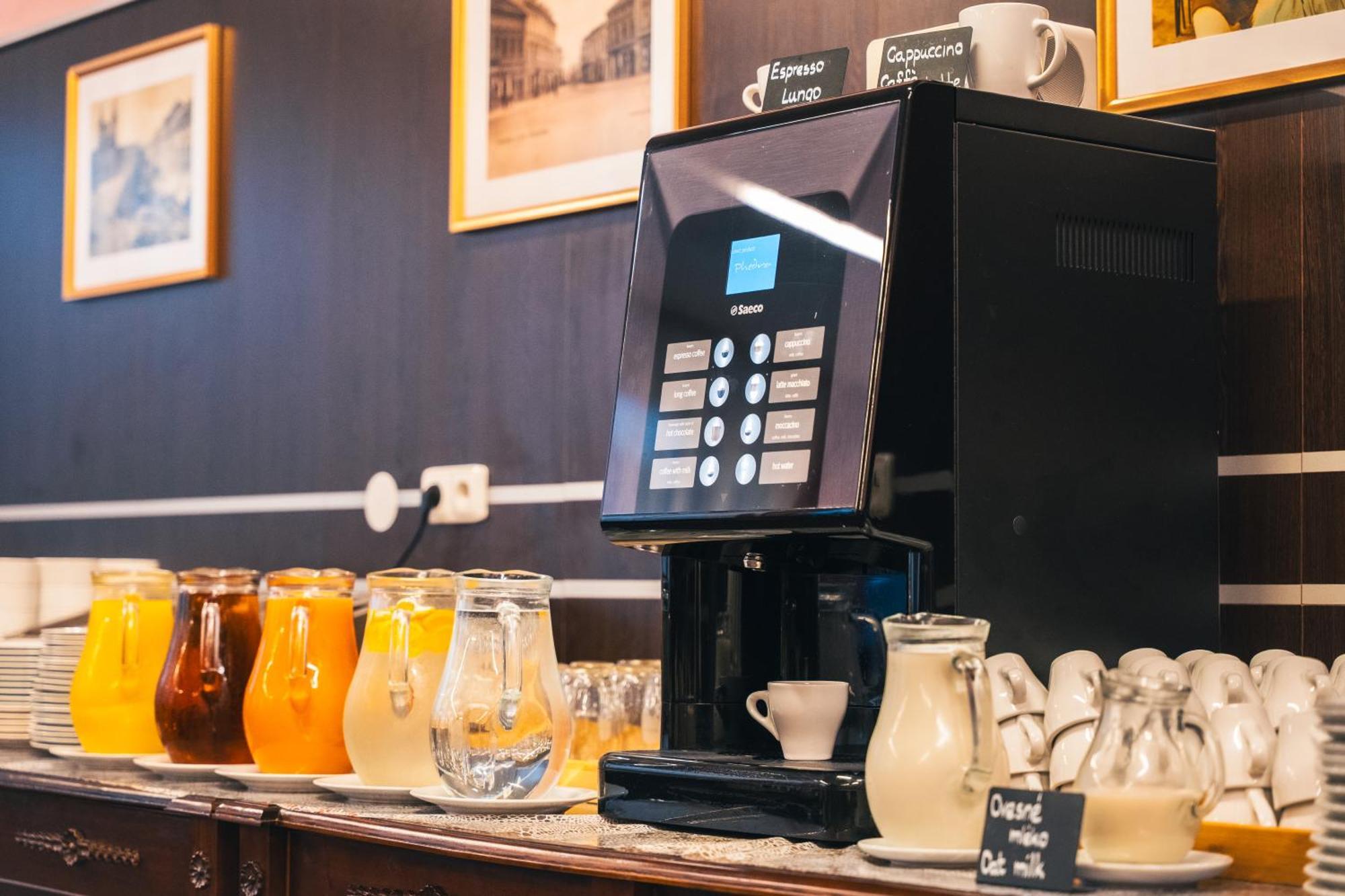 Hotel Grand Uherske Hradiste Luaran gambar