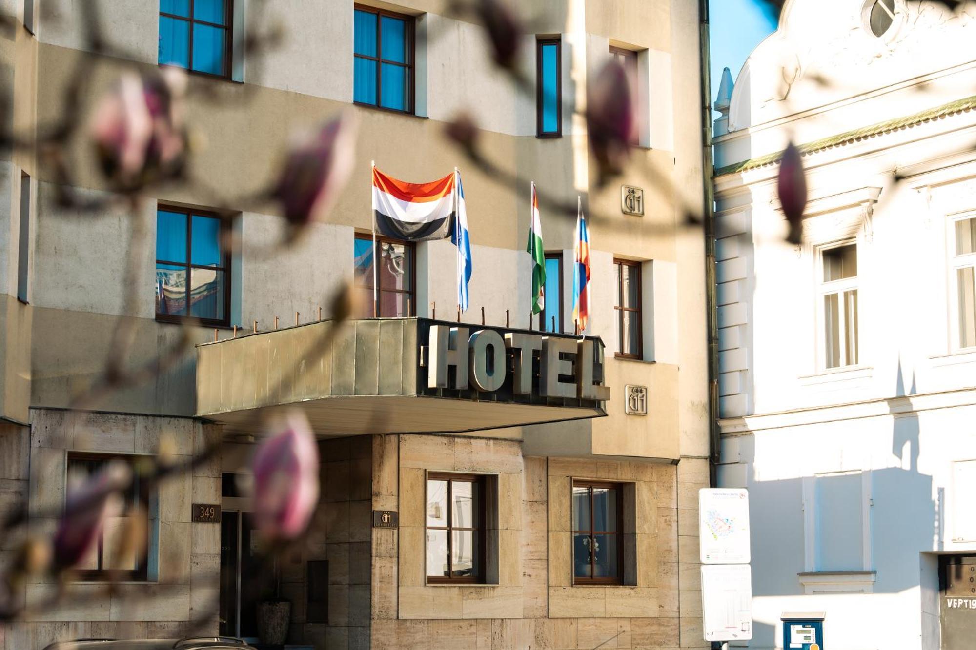 Hotel Grand Uherske Hradiste Luaran gambar