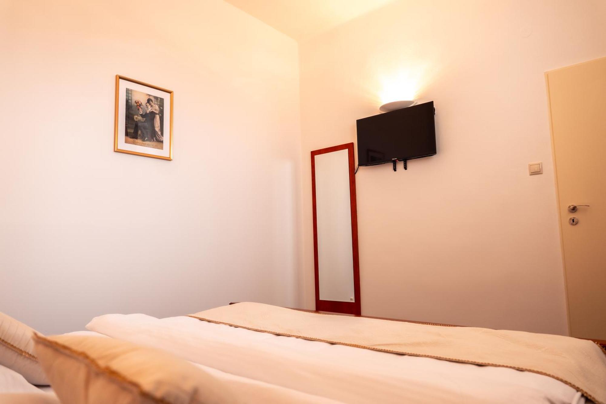 Hotel Grand Uherske Hradiste Luaran gambar