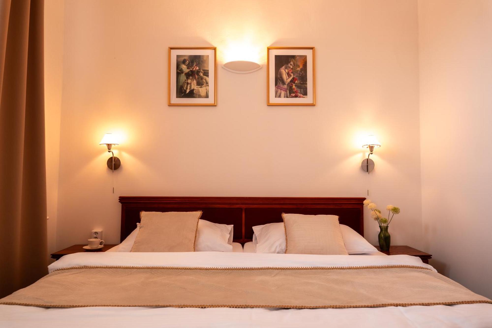 Hotel Grand Uherske Hradiste Luaran gambar