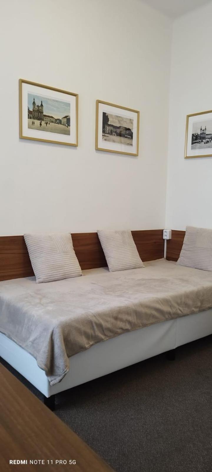 Hotel Grand Uherske Hradiste Luaran gambar