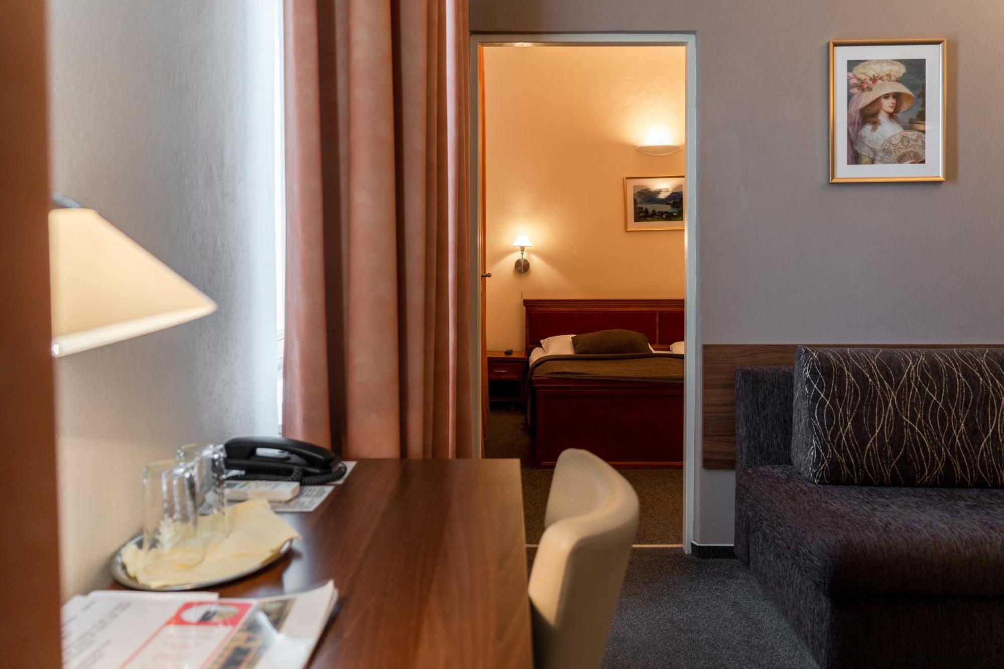 Hotel Grand Uherske Hradiste Luaran gambar