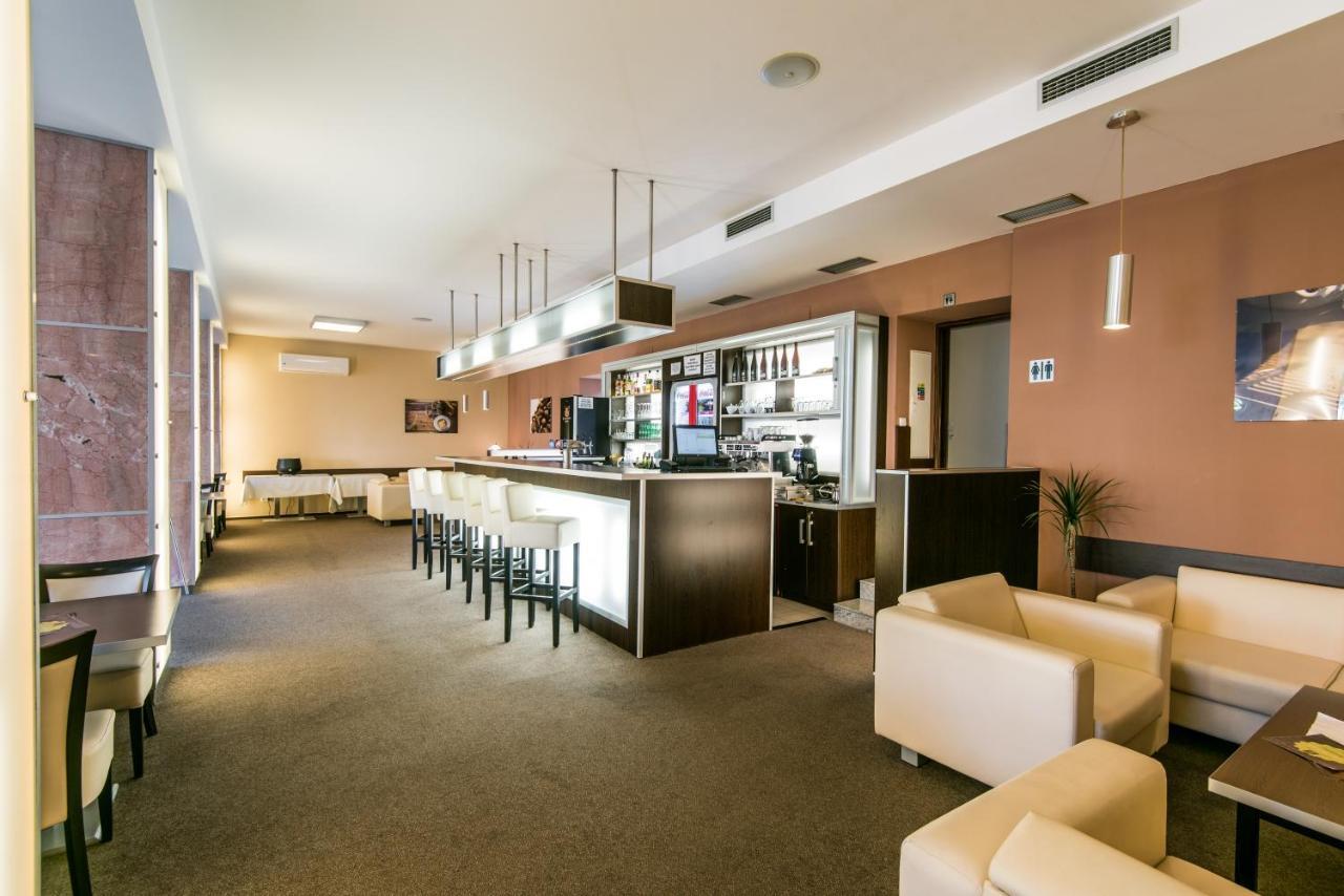 Hotel Grand Uherske Hradiste Luaran gambar