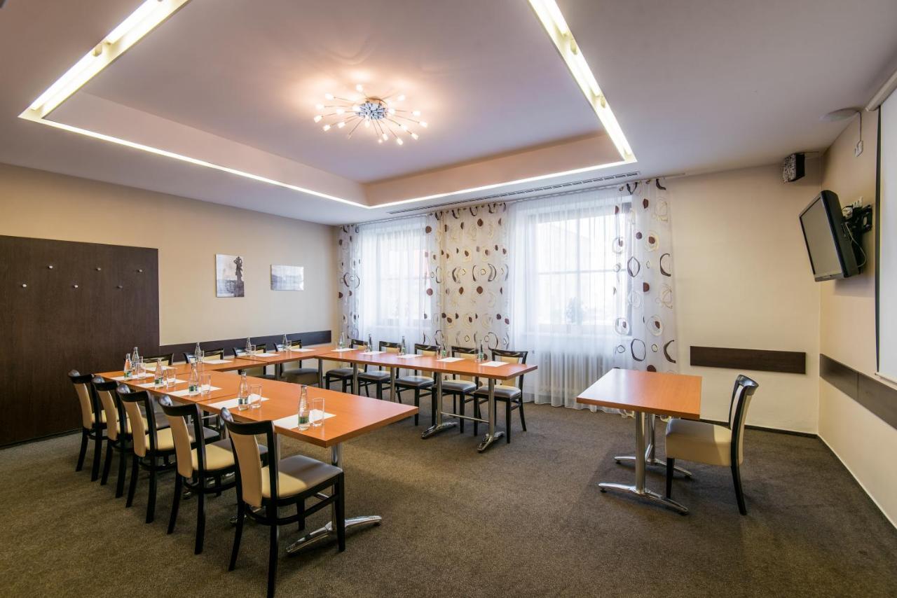 Hotel Grand Uherske Hradiste Luaran gambar